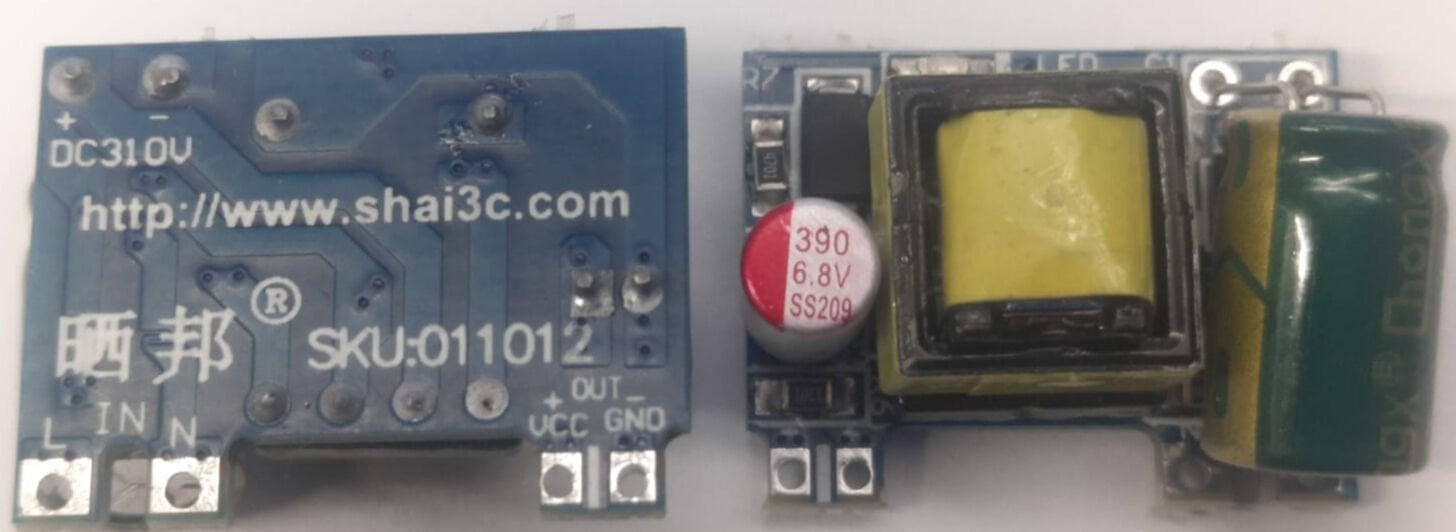 SKU011012  220V IN 5V OUT 700 mA PCB tip AC/DC