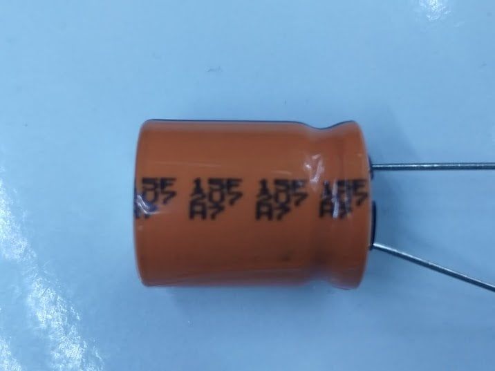20F 2V7  20 Farad 2,7 Volt